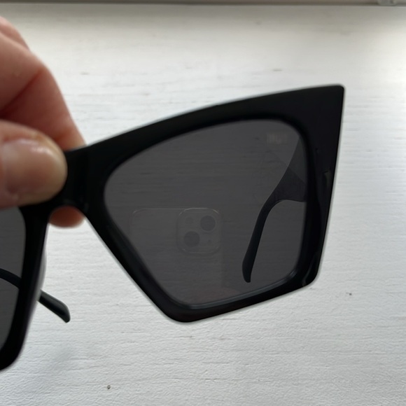 INDY NWOT Black Bedford Cat Eye Sunglasses Cloth Case - Picture 6 of 9